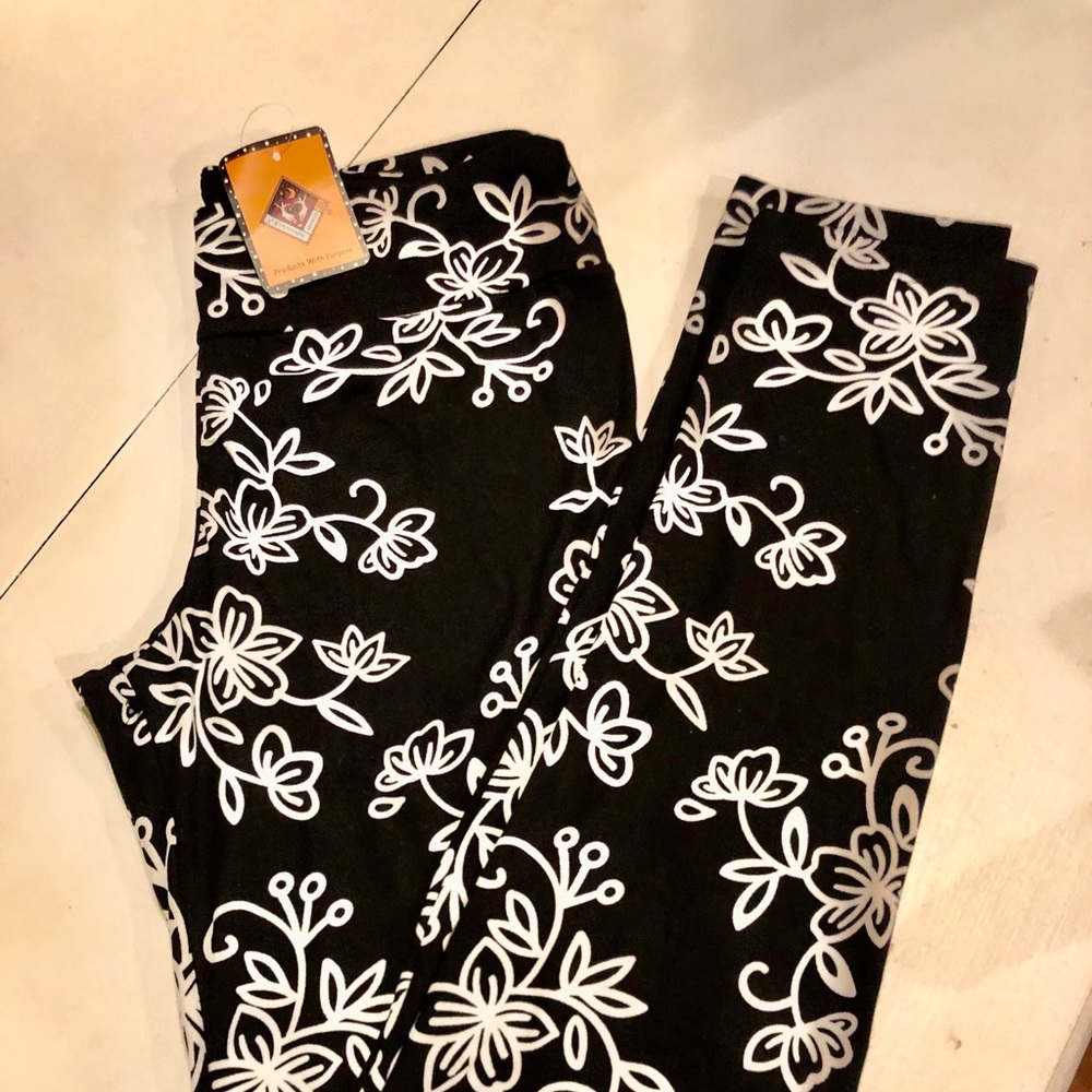 Adorable leggings, NWT!! Size M